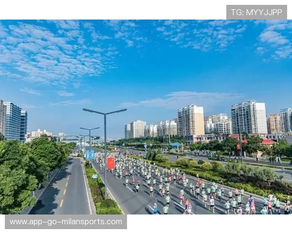 全民健身：城市马拉松报名人数创新高，赛道优化受好评，城市马拉松比赛